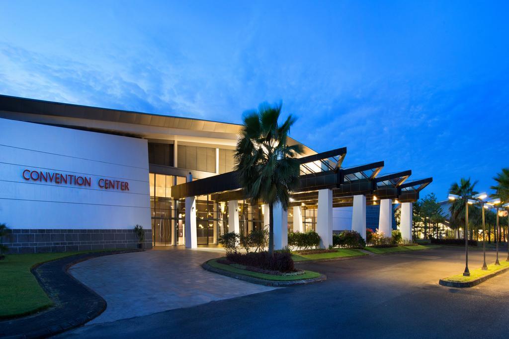 Novotel Manado Golf Resort & Convention Center Extérieur photo
