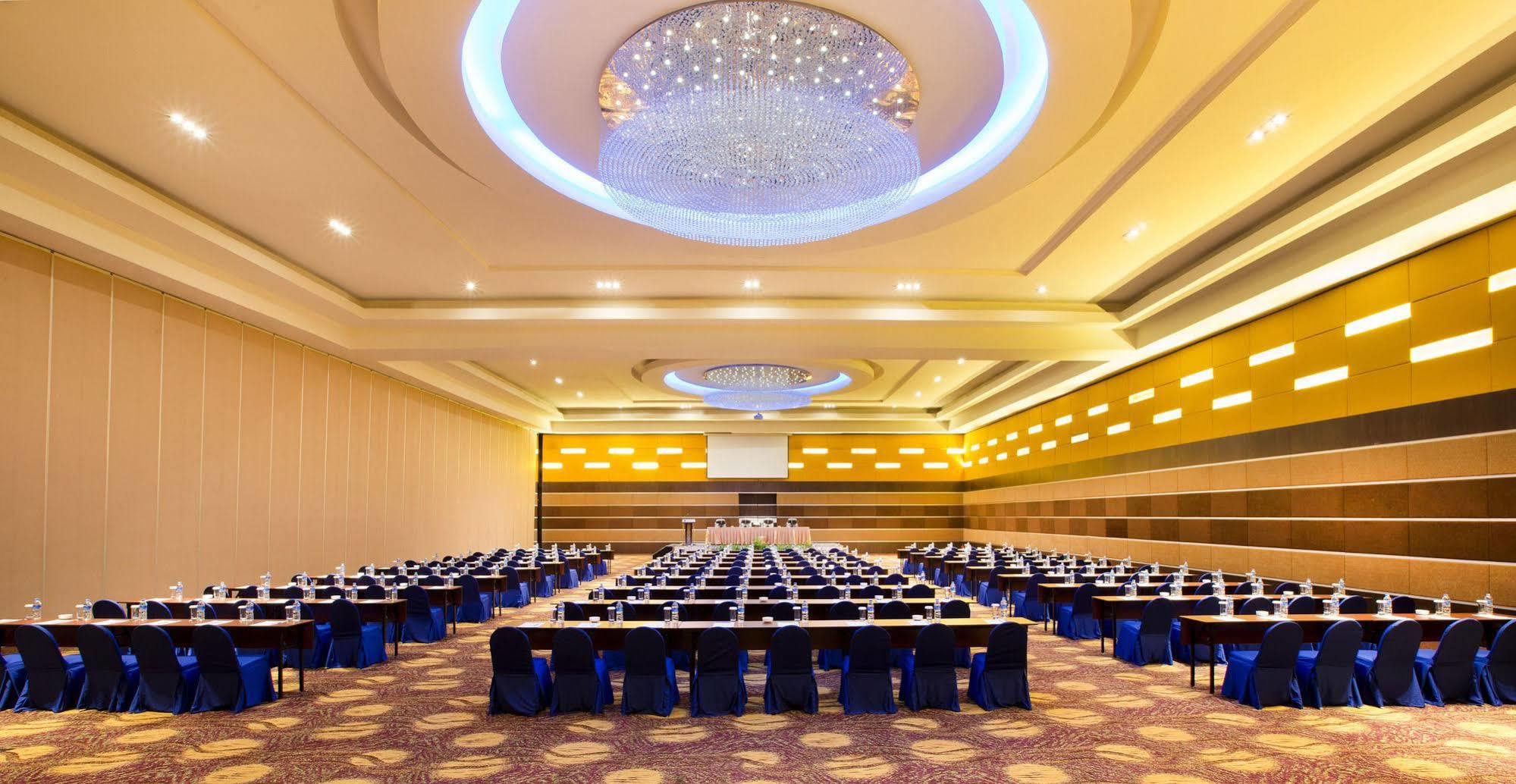 Novotel Manado Golf Resort & Convention Center Extérieur photo