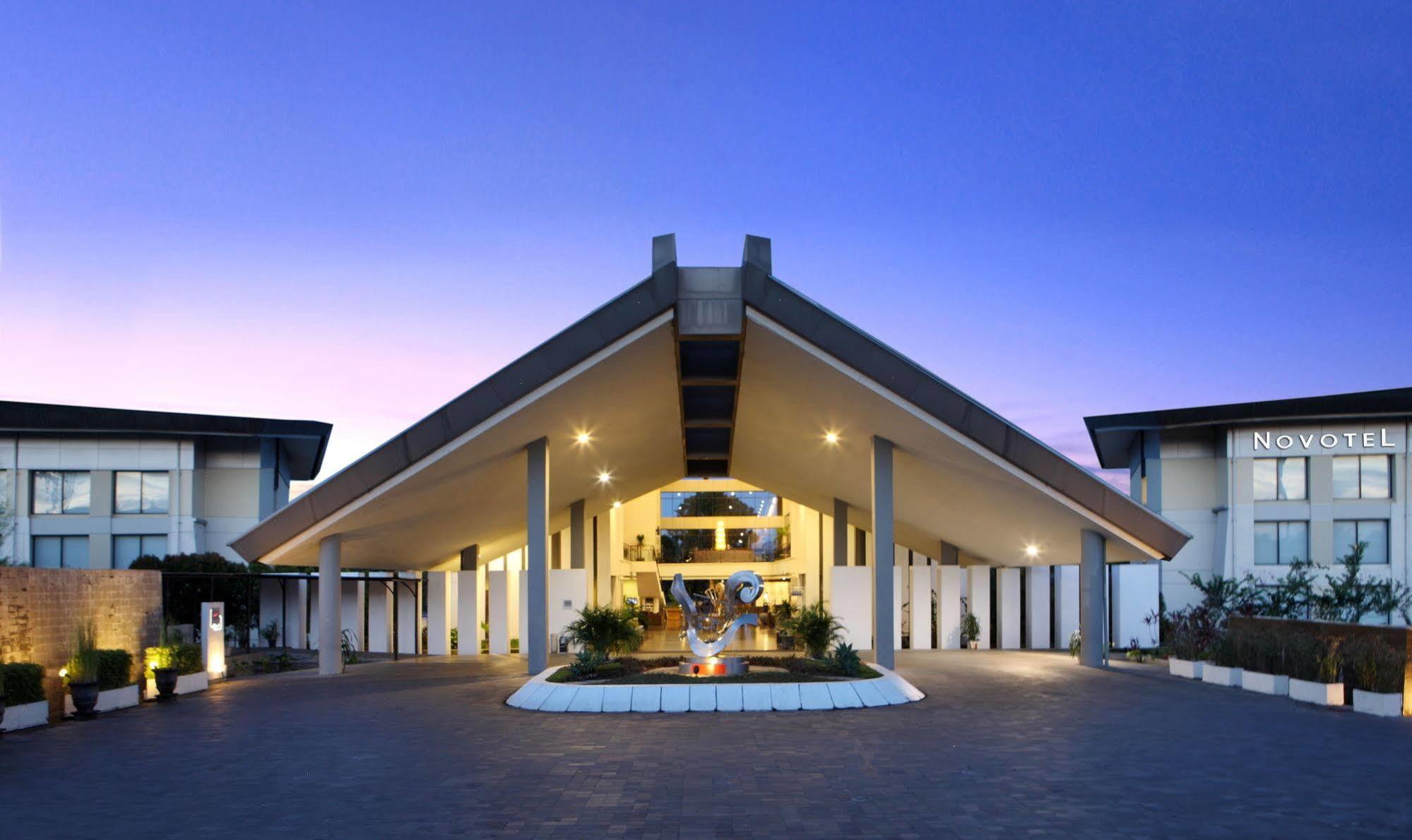 Novotel Manado Golf Resort & Convention Center Extérieur photo
